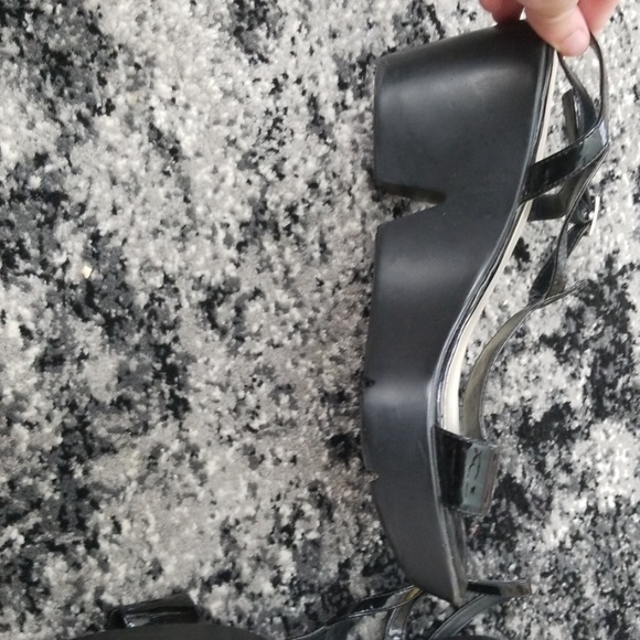 Black heels - Picture 3 of 4